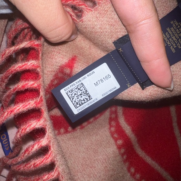 LV lunar new year rabbit scarf 🧣 🐇🧧 - Picture 3 of 7